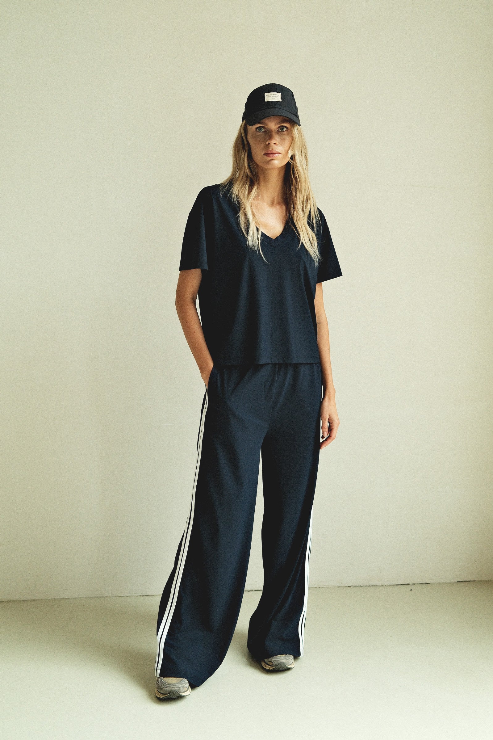 TROUSERS STRIPE (S26F1849) NIGHT - WHITE