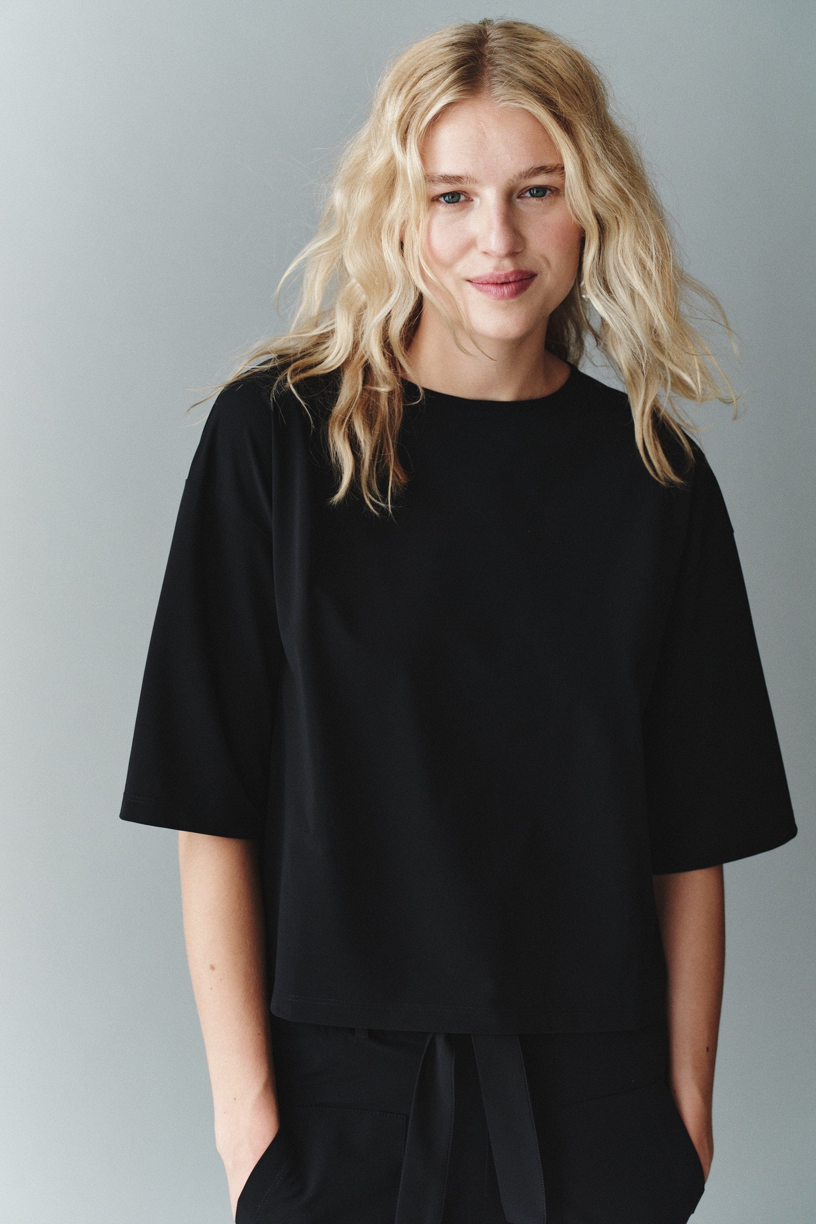 T-SHIRT (IVA) BLACK