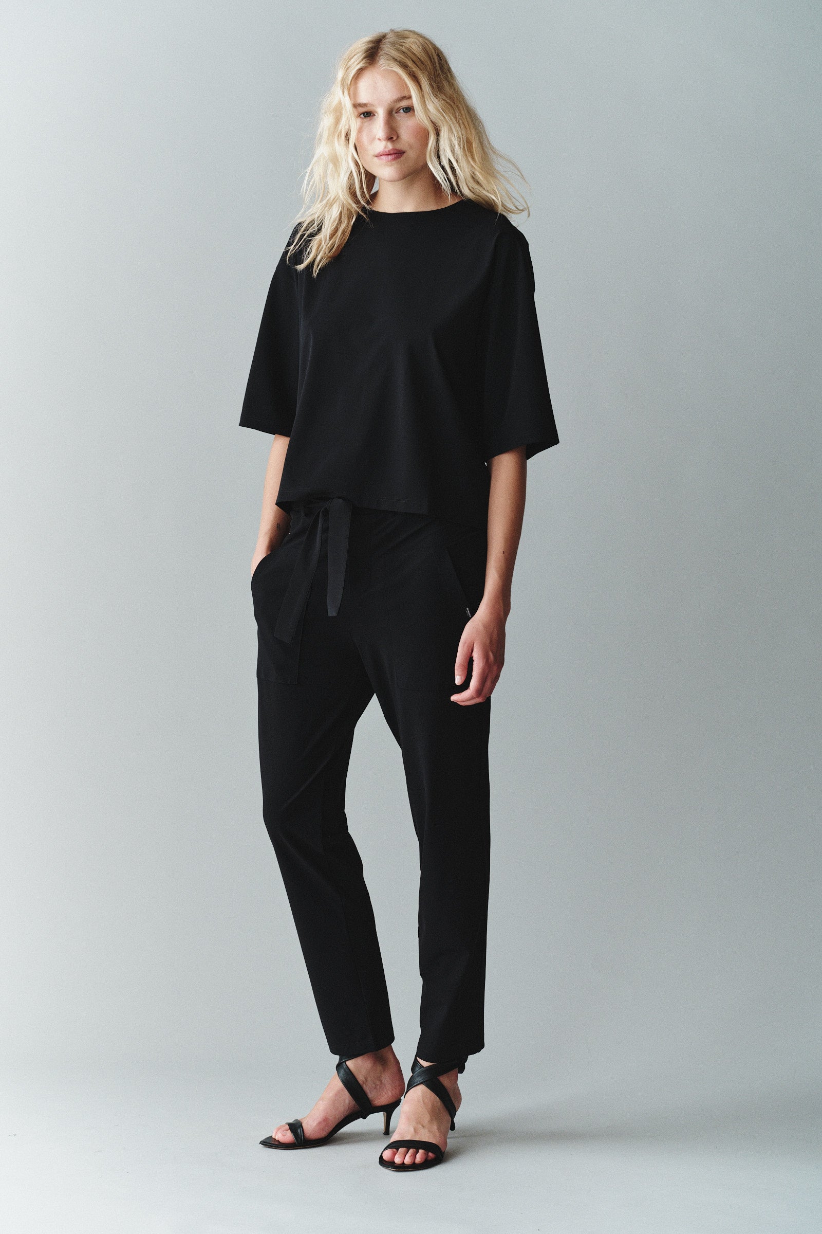 T-SHIRT (IVA) BLACK