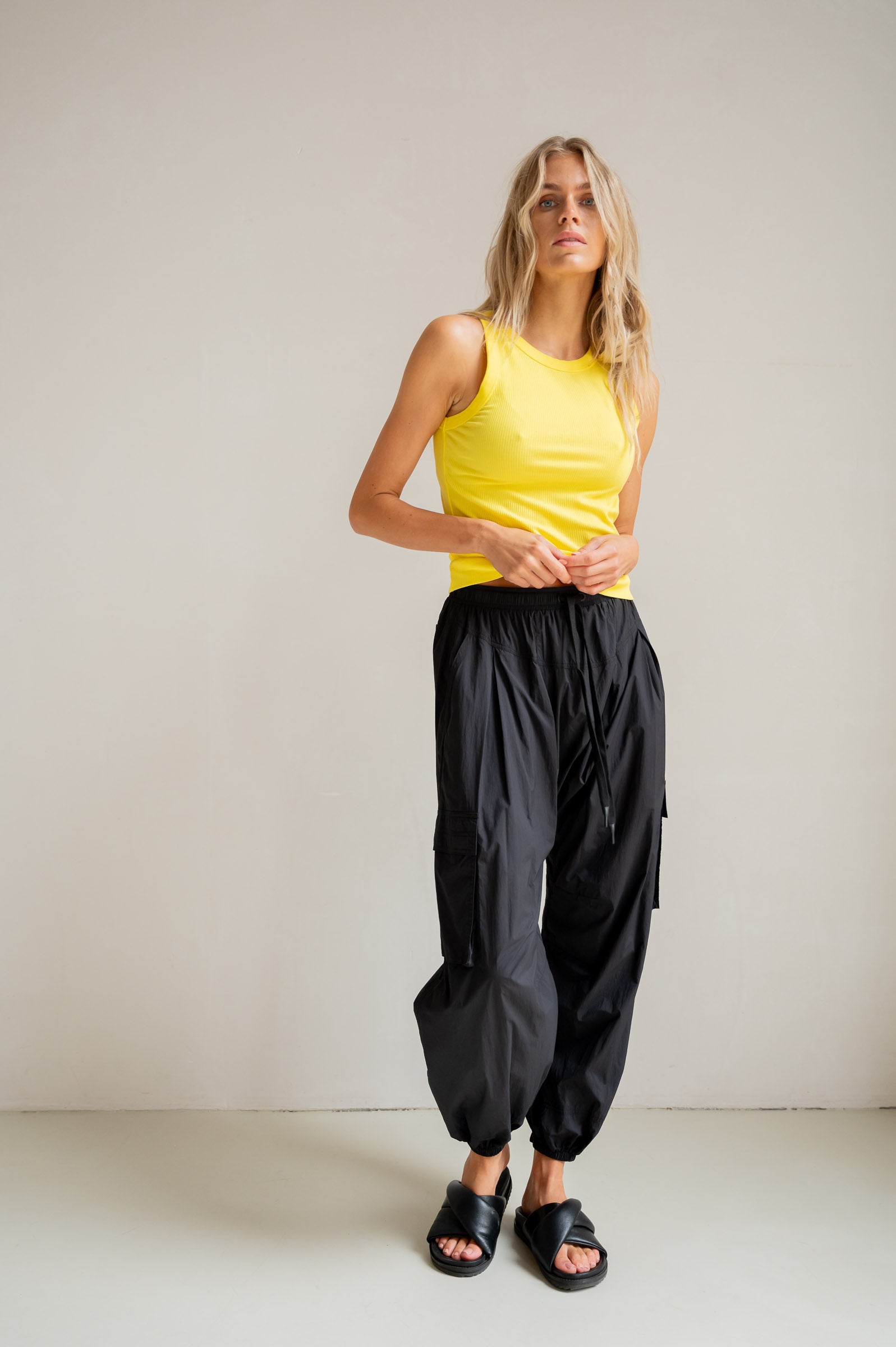 PARACHUTE CARGO TROUSERS (S26C357) BLACK