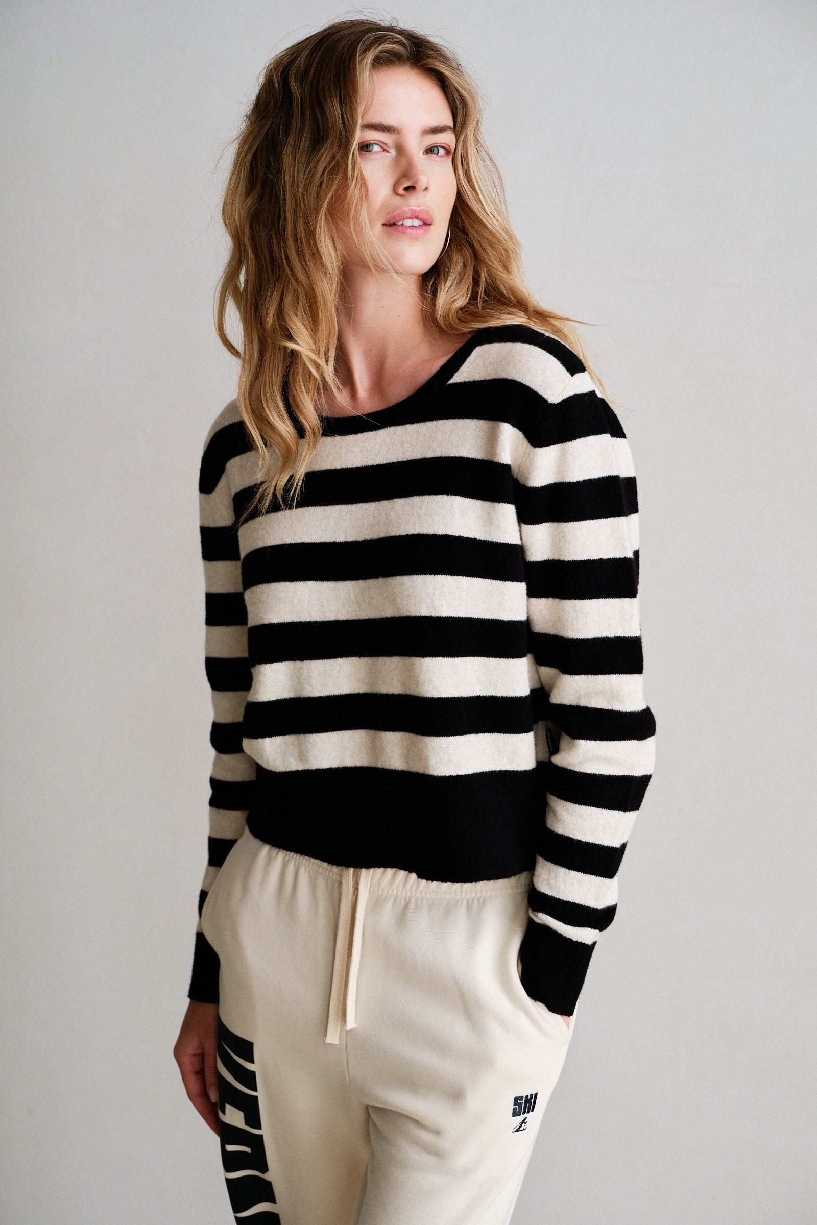 JUMPER (W26C400) BLACK - BEIGE