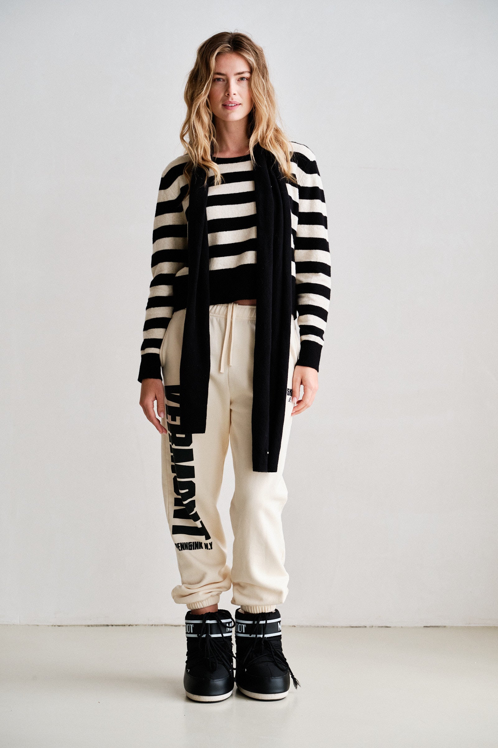 JUMPER (W26C400) BLACK - BEIGE