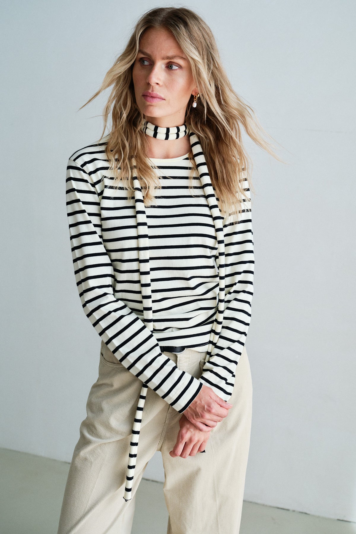 SCARF STRIPE (W26F1978LTD) ECRU - BLACK