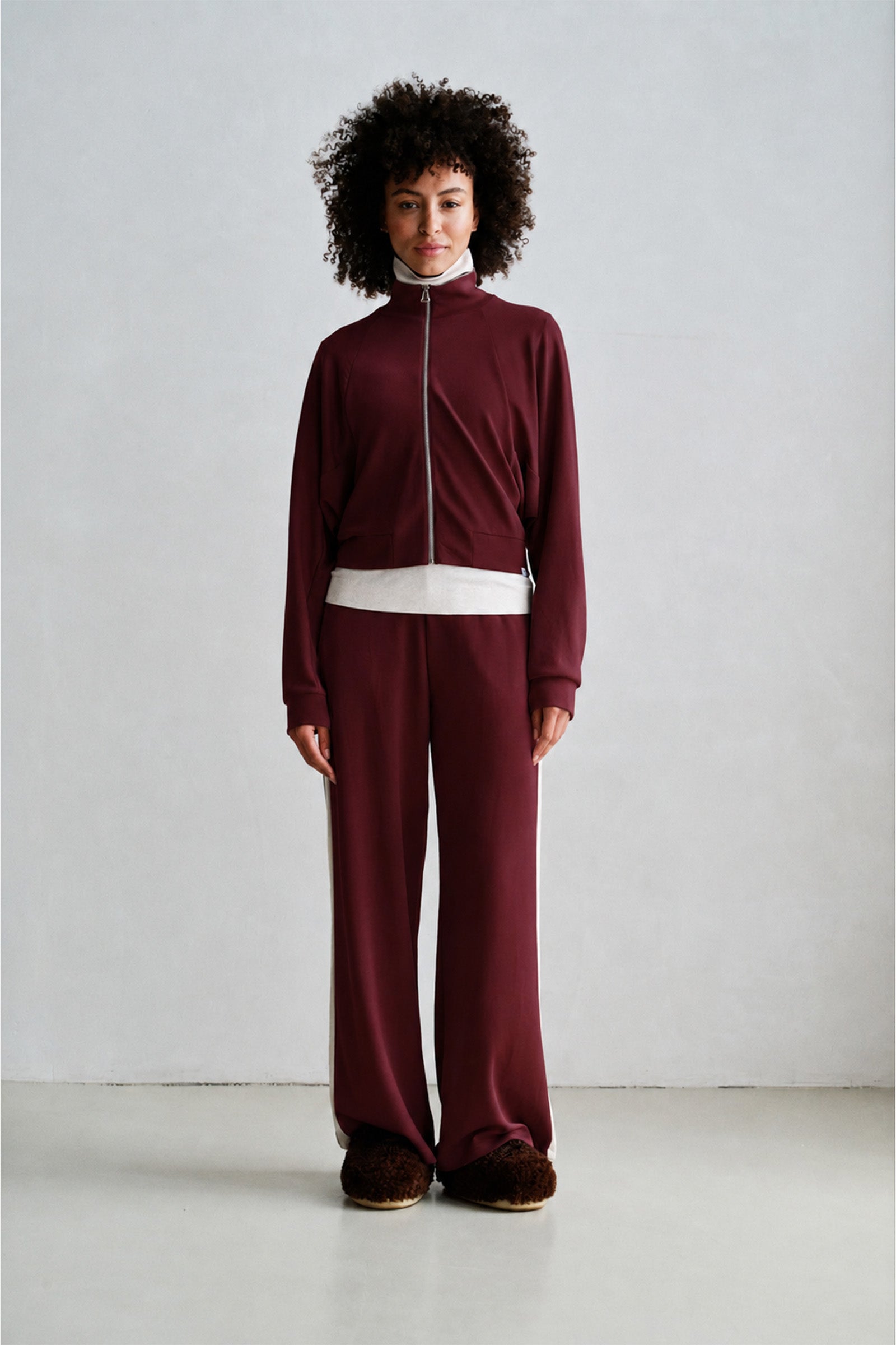 TROUSERS (W26T1307) AUBERGINE - ECRU