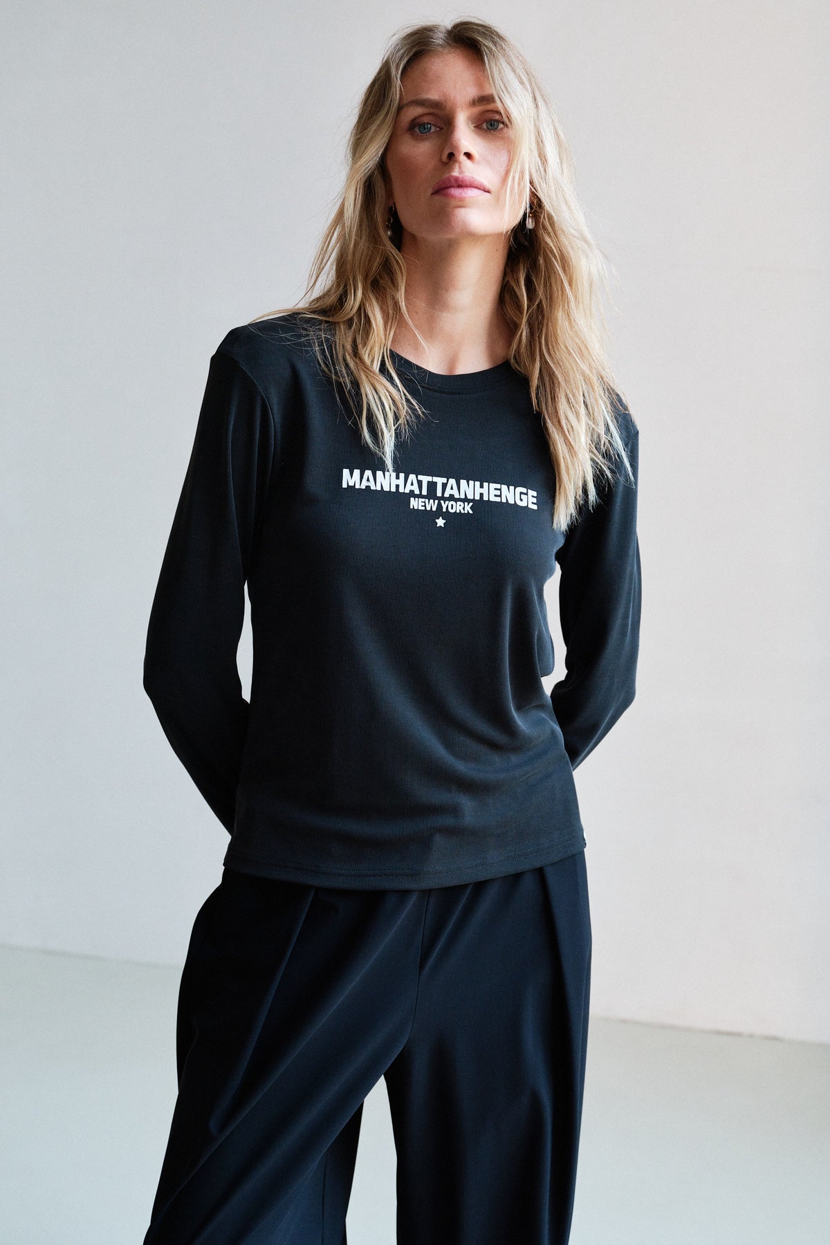 LONGSLEEVE PRINT (W26T1331LTD) BLACK - WHITE