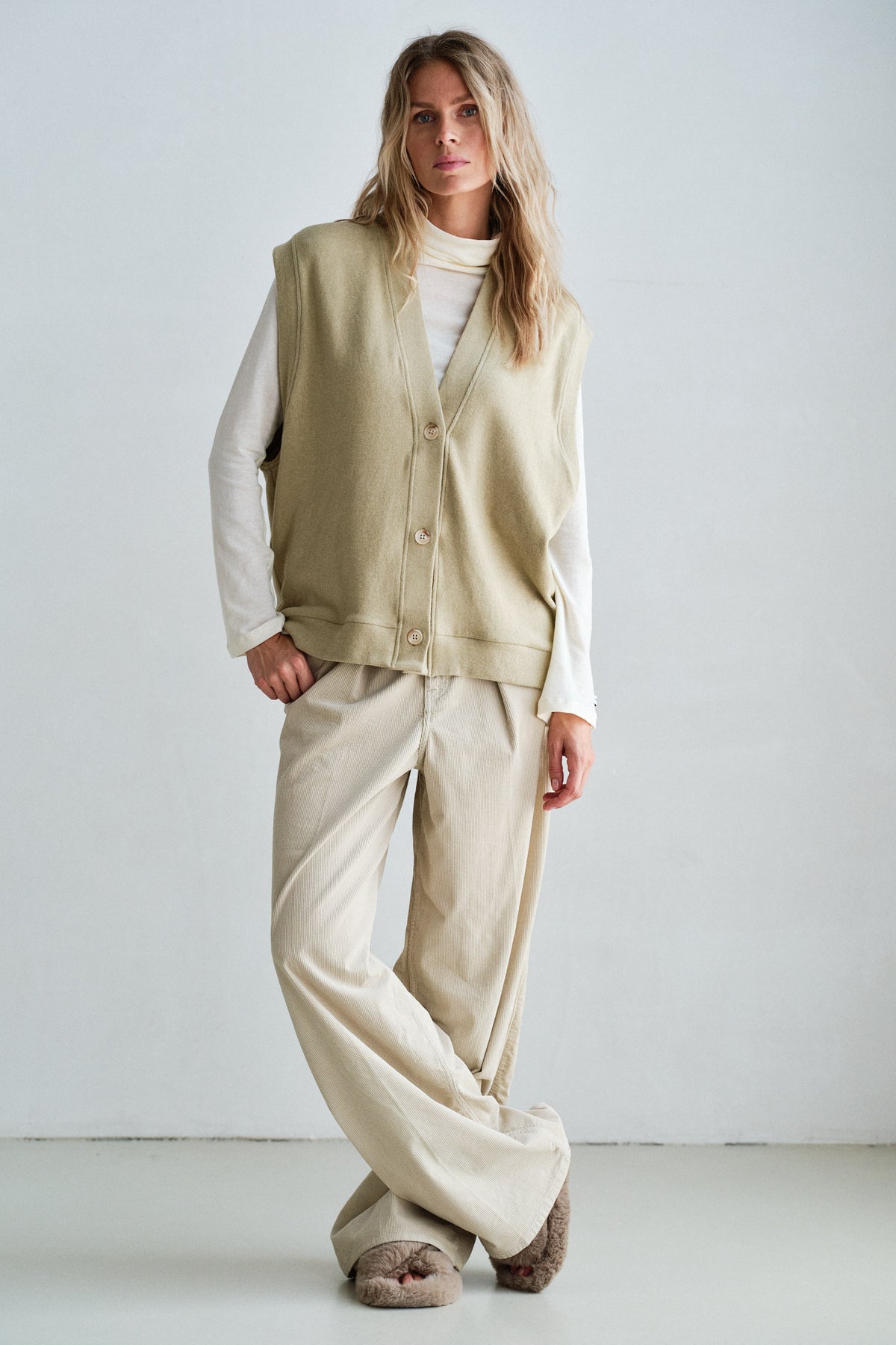 WAISTCOAT (W26T1342LTD) ARMY