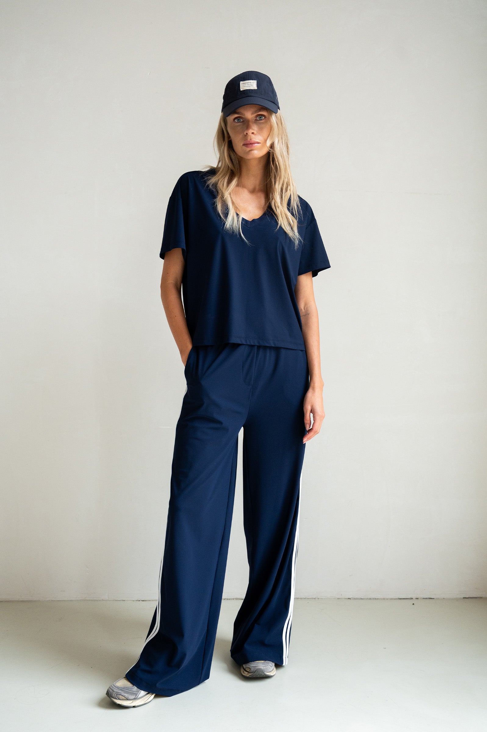 TROUSERS STRIPE (S26F1849) NIGHT - WHITE