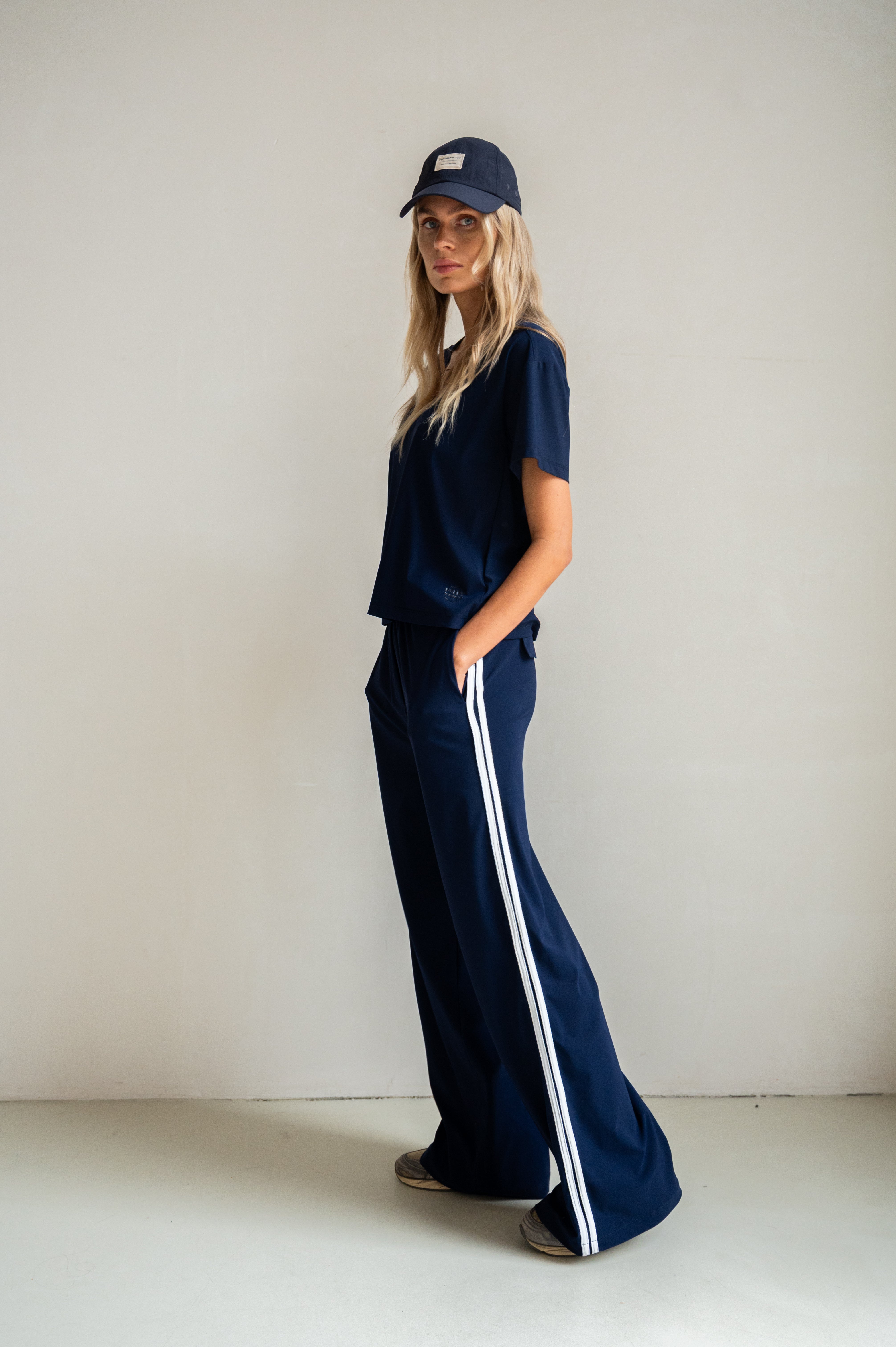 TROUSERS STRIPE (S26F1849) NIGHT - WHITE