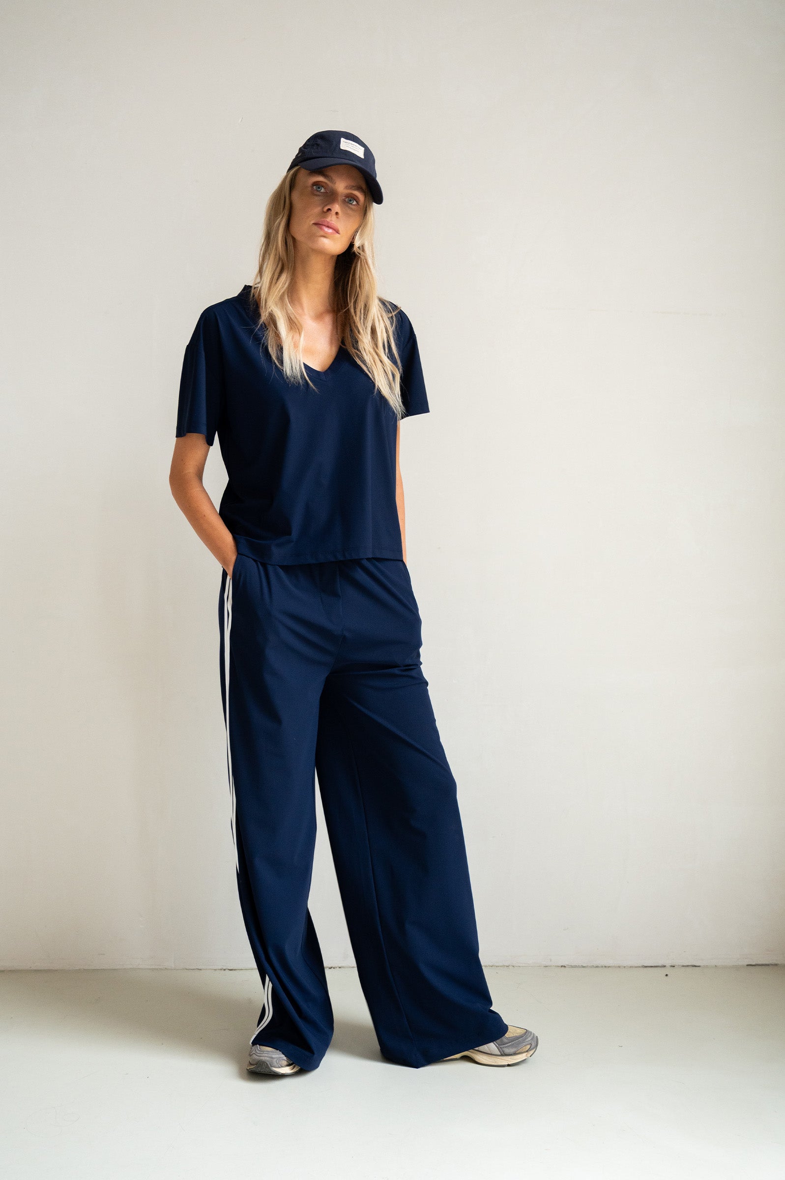 TROUSERS STRIPE (S26F1849) NIGHT - WHITE