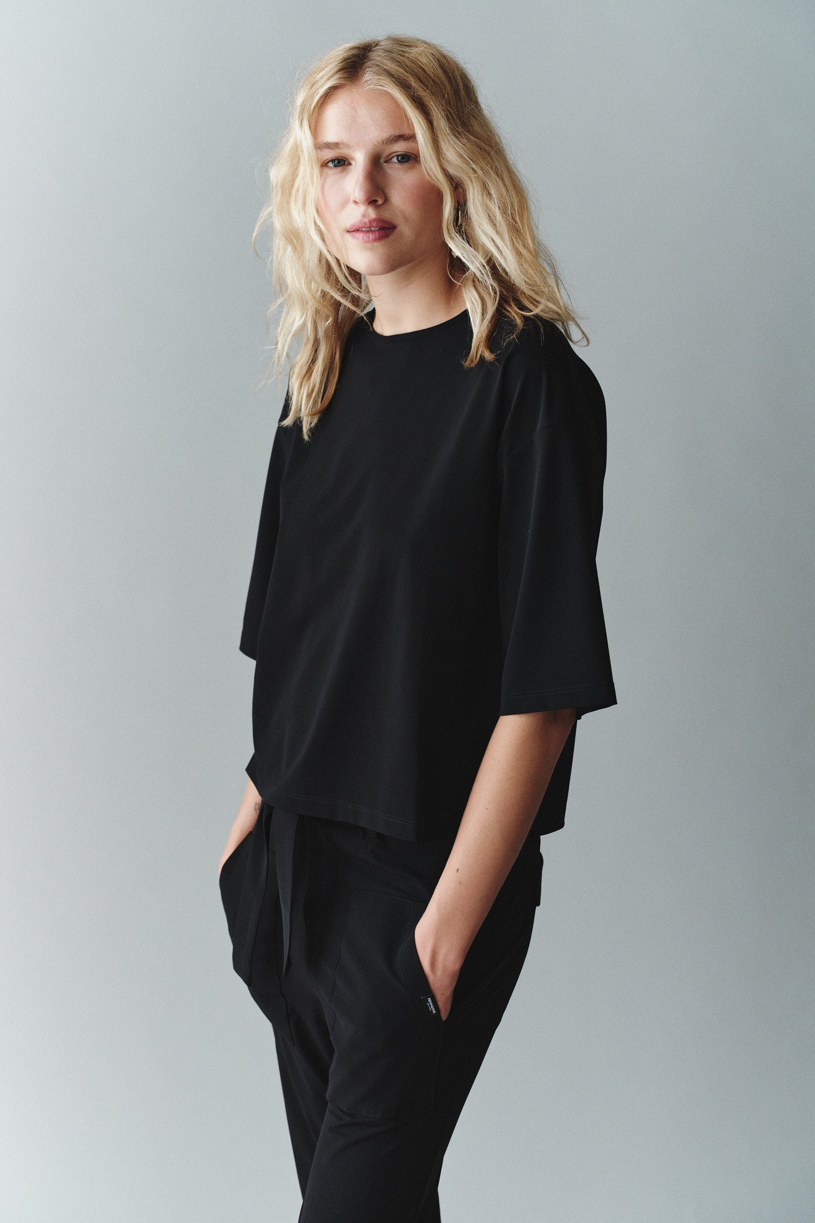 T-SHIRT (IVA) BLACK