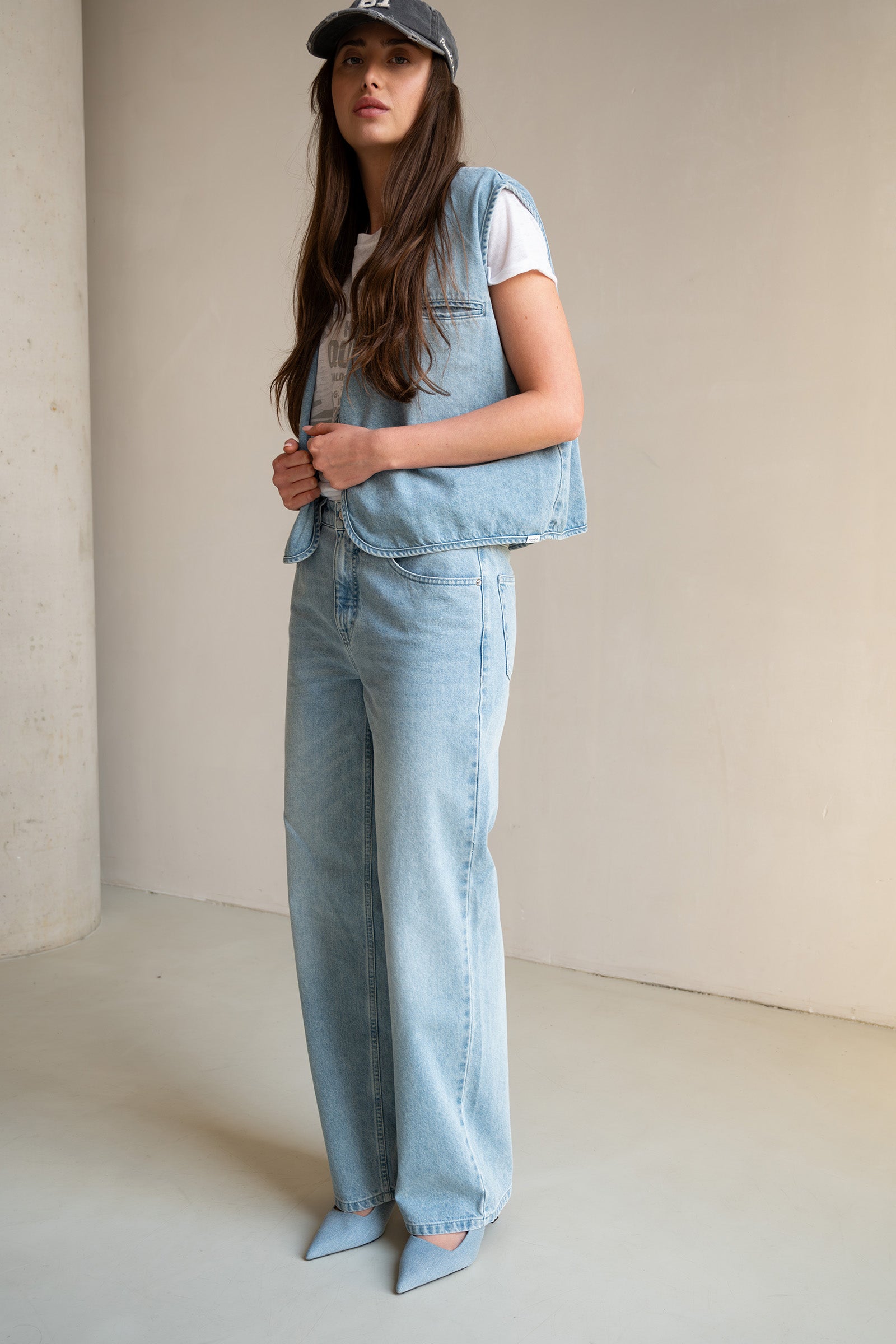 WAISTCOAT (S25Z733) JEANS