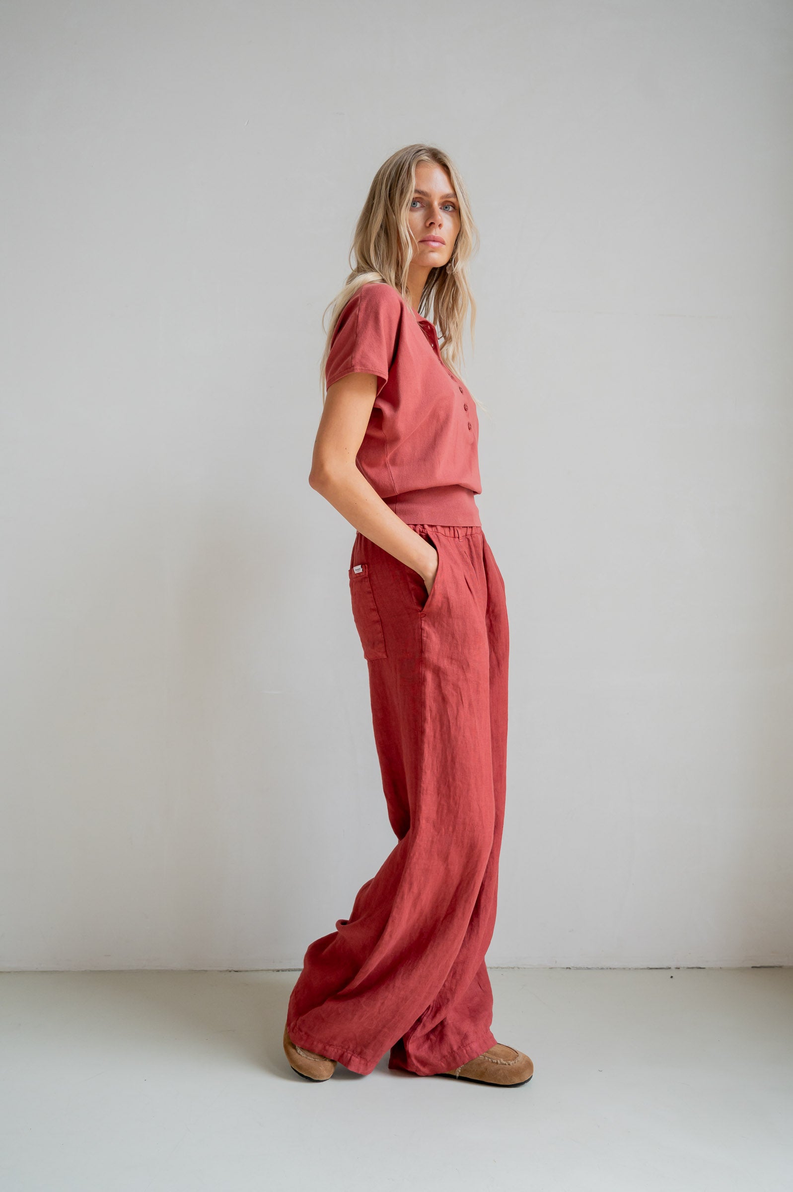 TROUSERS (S26Z844) BURGUNDY