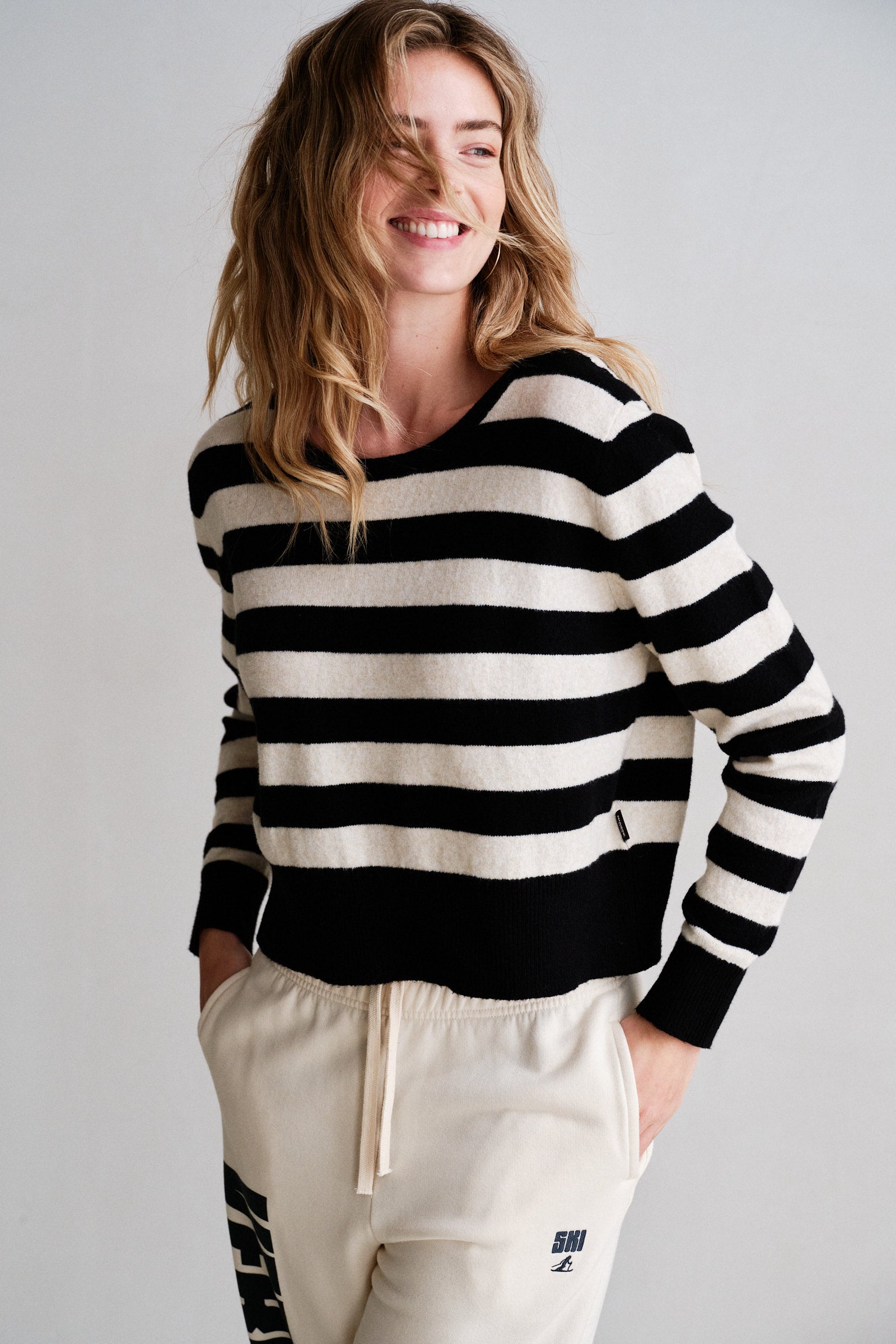 JUMPER  (W26C400) BLACK - BEIGE