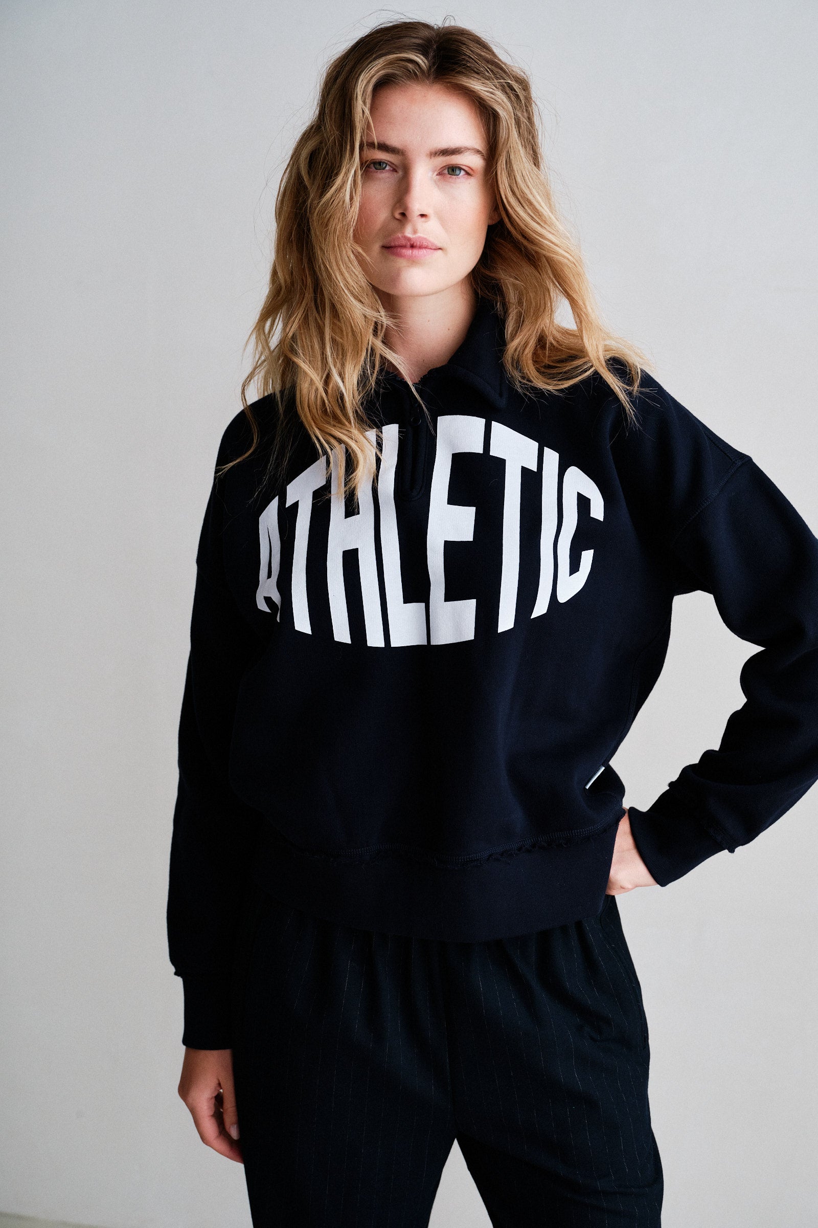 SWEATER  (W26F1931) NAVY - WHITE