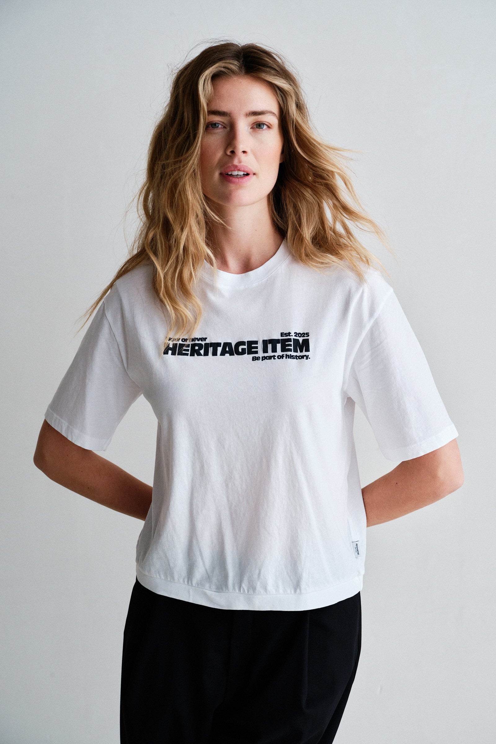 T-SHIRT  (W26F1936) WHITE - NAVY