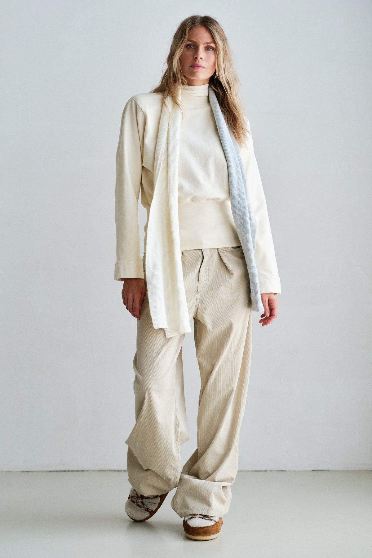 SWEATER (W26F1980LTD) ECRU