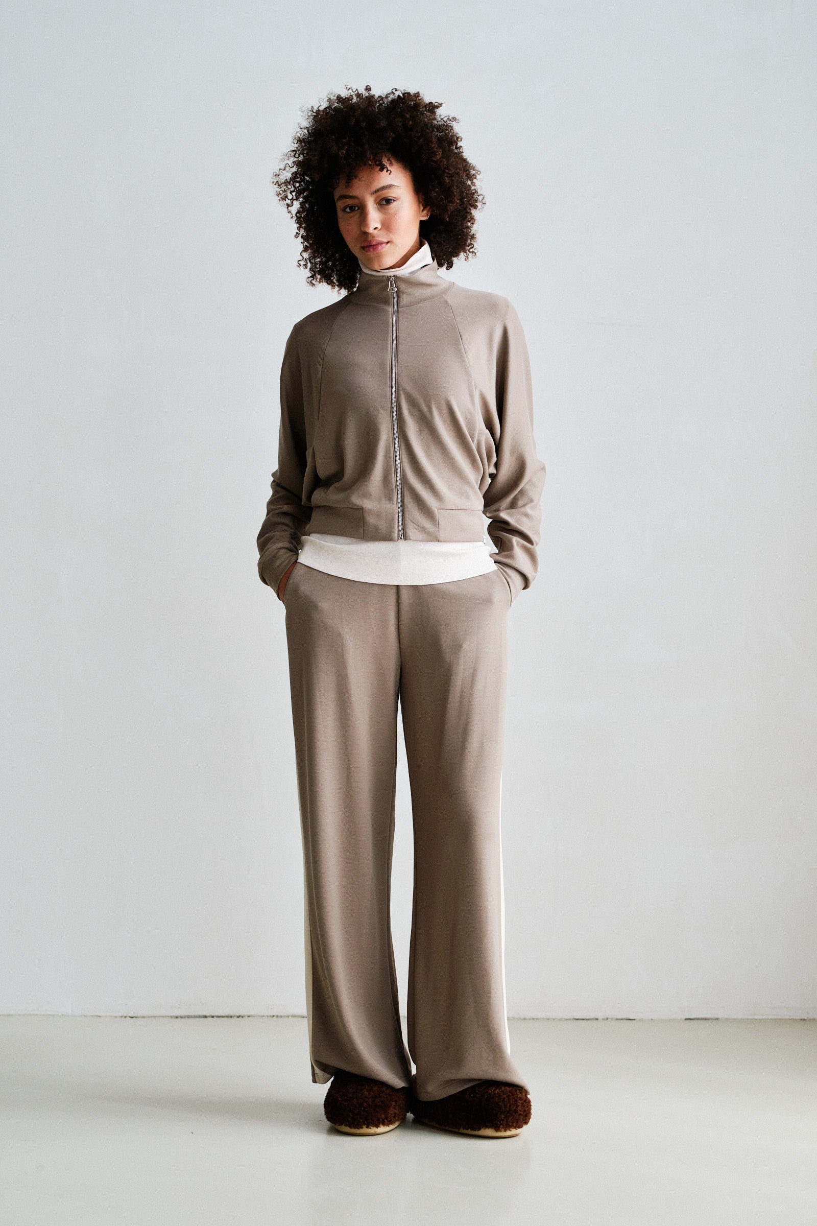 TROUSERS  (W26T1307) DESSERT - ECRU